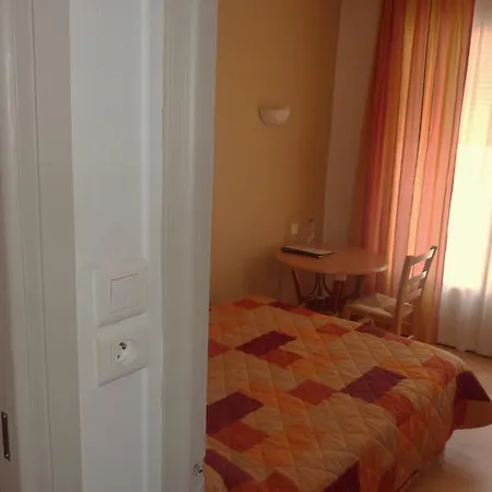 Mistral Hotel 2*